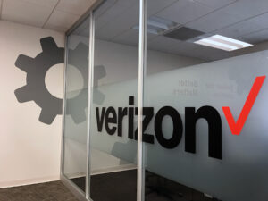 Verizon Window Graphic and Gear Icon